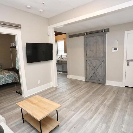 הוילה גלווסטון Hidden Hideaway! Bungalow 2 Blocks From The Beach! Sleeps 3 מראה חיצוני תמונה