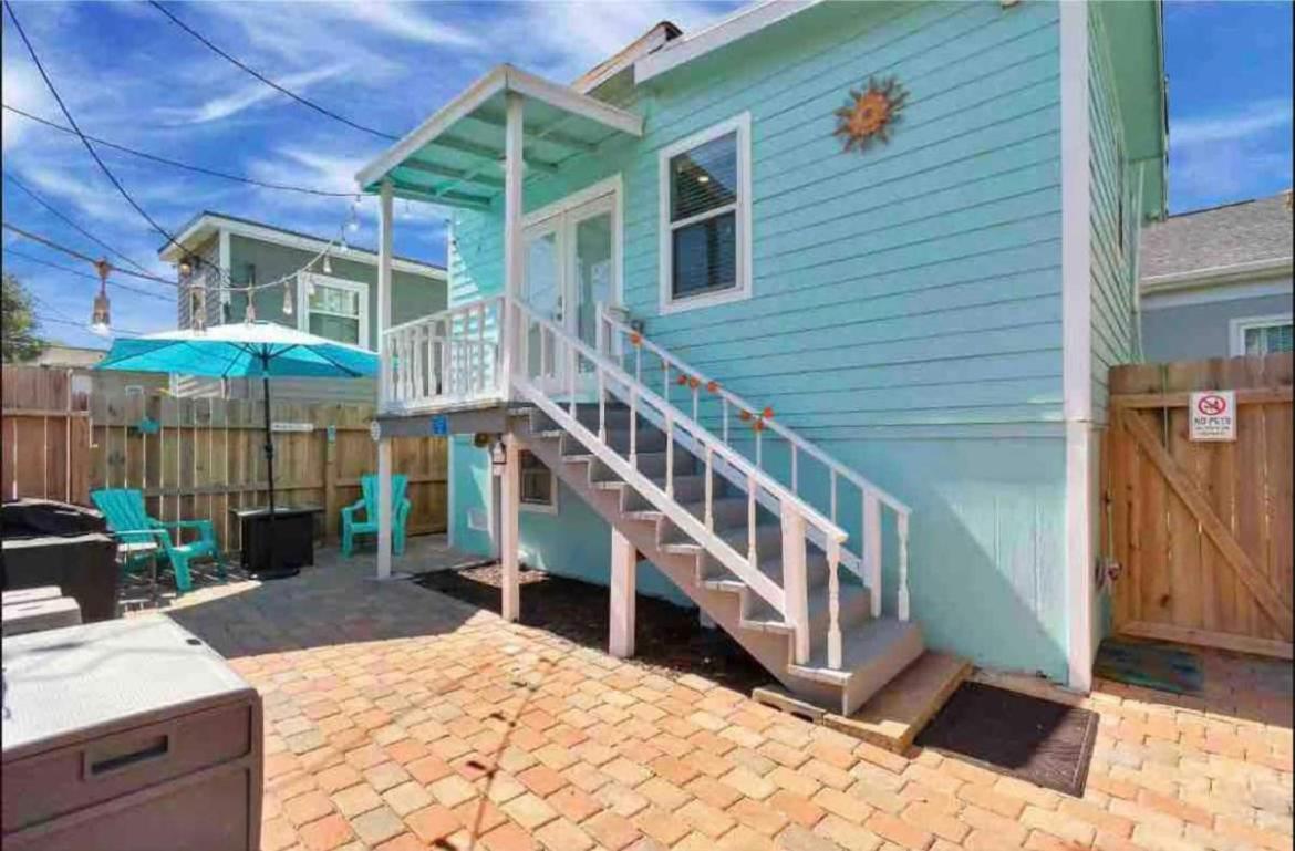 הוילה גלווסטון Hidden Hideaway! Bungalow 2 Blocks From The Beach! Sleeps 3 מראה חיצוני תמונה